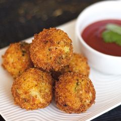 A picture of Rice cheese ball.