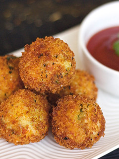A picture of Rice cheese ball.