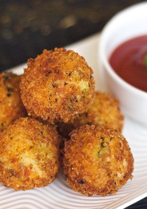 A picture of Rice cheese ball.