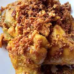 A picture of Ayam goreng kremes telur.