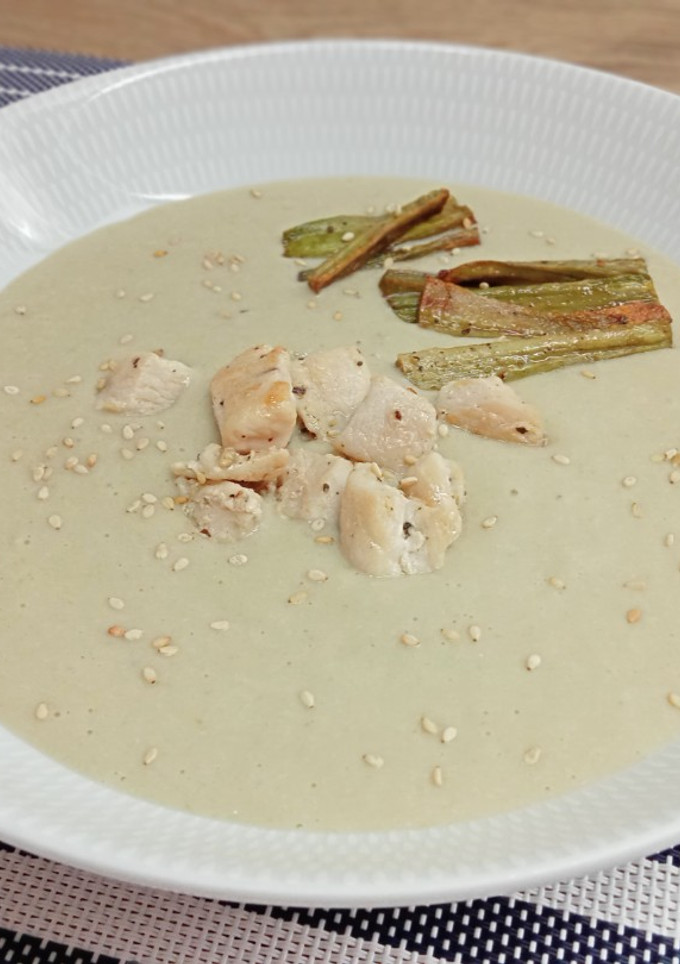 Una foto de Saludable crema de alcachofas con pollo