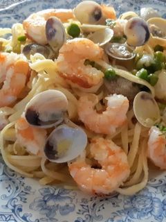 Una foto de Tallarines en salsa verde