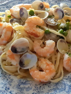 Una foto de Tallarines en salsa verde