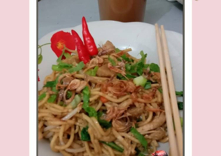 Cara mudah memasak Mie Kuning Goreng yang Enak Banget
