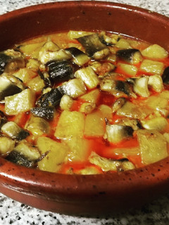 Una foto de Anguilas en all i pebre