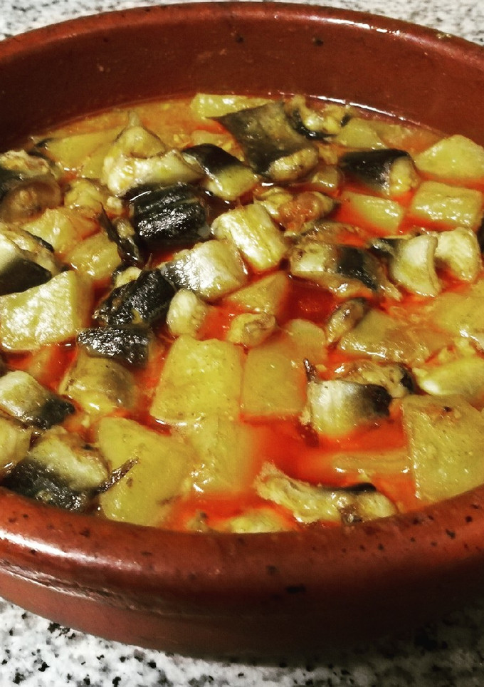 Una foto de Anguilas en all i pebre