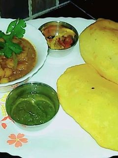 छोले भठूरे (Chole bhature recipe in hindi) रेसिपी मुख्य फोटो