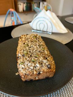 Una foto de Budín de banana, coco, chips y nueces 😍