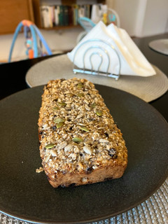 Una foto de Budín de banana, coco, chips y nueces 😍