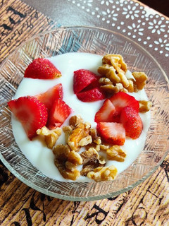 Una foto de Merienda baja en calorías frutillas con yogurth