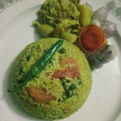 A picture of One pot vegetable Khichri 💛.