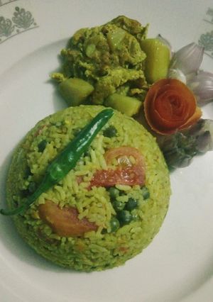 A picture of One pot vegetable Khichri 💛.
