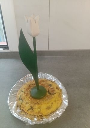 Una foto de Tortilla de calabacín con patatas