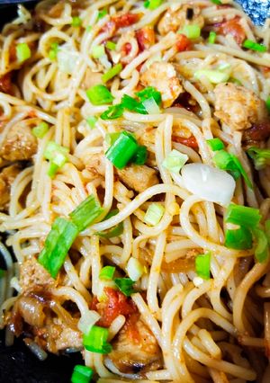 A picture of Spicy chicken spaghetti.
