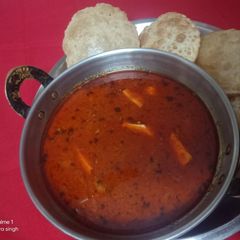 Tomato paneer gravy with ajwain puri A picture of Tomato paneer gravy with ajwain puri.