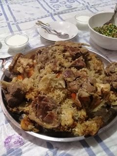 صورة لوصفة مقلوبه باللحمه بالجزر القرنبيط