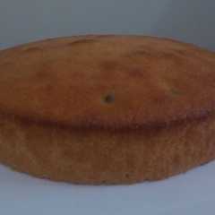 Una foto de Torta de vainilla con chispas de chocolate