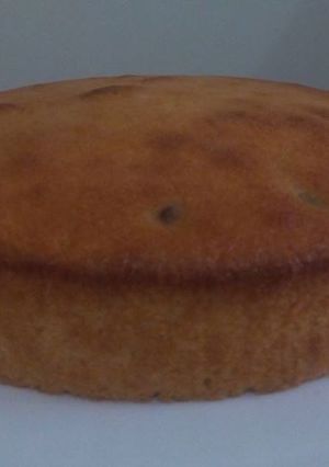 Una foto de Torta de vainilla con chispas de chocolate