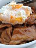 ข้าวหน้าหมูไข่ดาวน้ำ