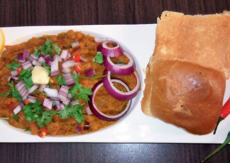 Simple Way to Prepare Homemade Pav Bhaji