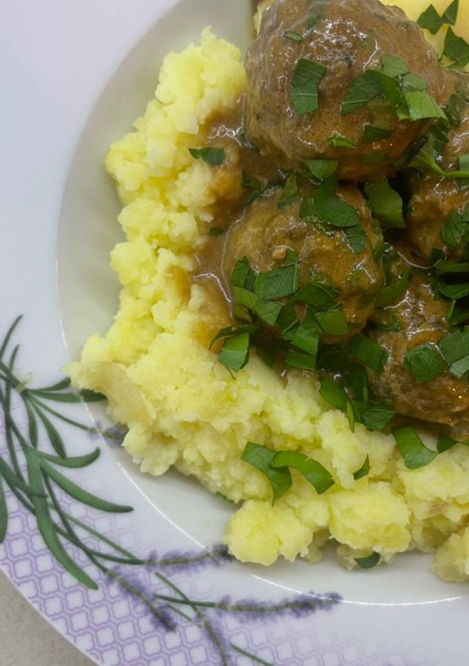 Фрикадельки з часниковою підливкою
