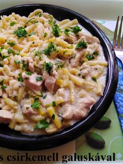 Zöldbabos csirkemell galuskával recept fotója