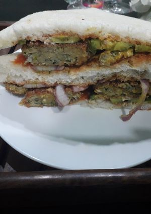 A picture of Fish kabab sandwich.