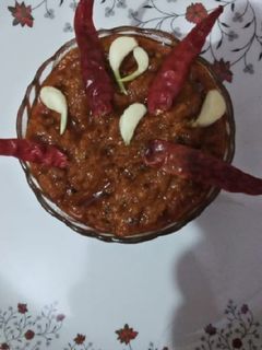 लहसुन और लाल मिर्च की चटनी (Lahsun Aur lal mirch ki chutney recipe in hindi) रेसिपी मुख्य फोटो