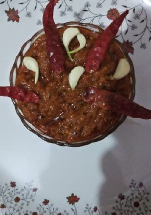 लहसुन और लाल मिर्च की चटनी (Lahsun Aur lal mirch ki chutney recipe in hindi) रेसिपी मुख्य फोटो