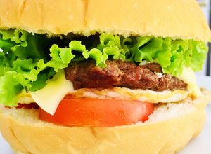 Hình của món Hamburger Bò+Trứng+Phô Mai🍔.