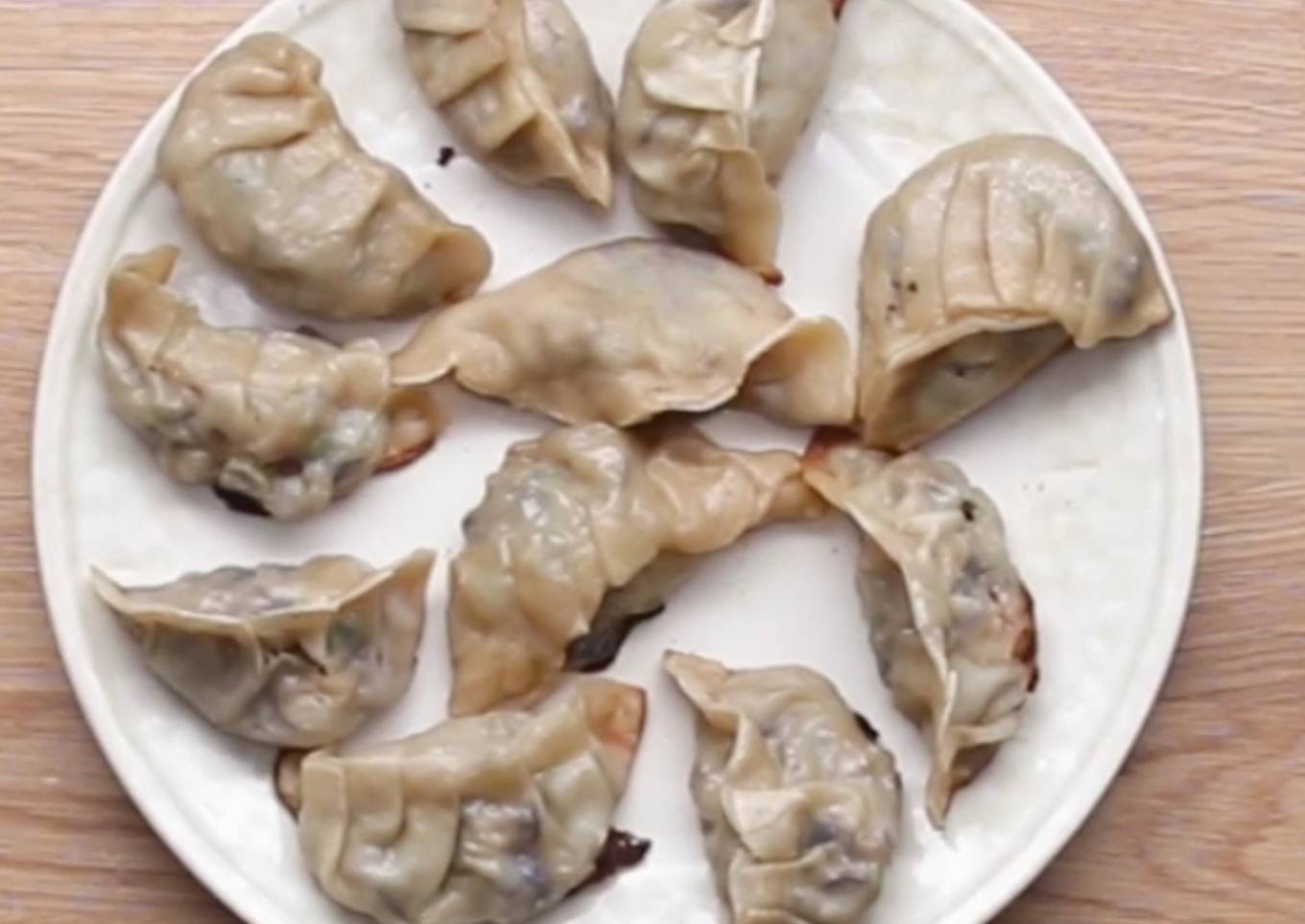 Dumplings rellenos de carne picada y col china