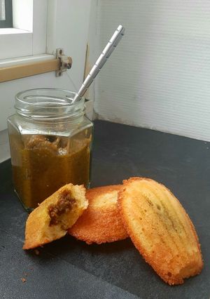 Une photo de Madeleines fourrées pistache