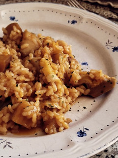 Una foto de Arroz con bacalao y alcachofas