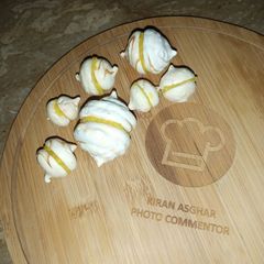 A picture of Meringue Kisses.