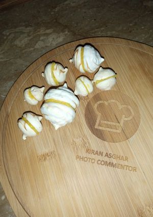 A picture of Meringue Kisses.