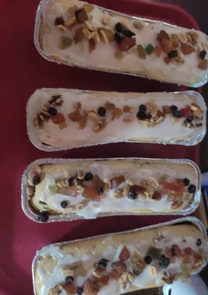 Una foto de Budín inglés con frutas glaseadas y pasas de uvas