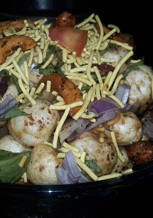 A picture of Makhana bhel.