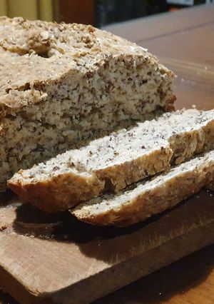 Una foto de Pan de avena, yogurt y lino