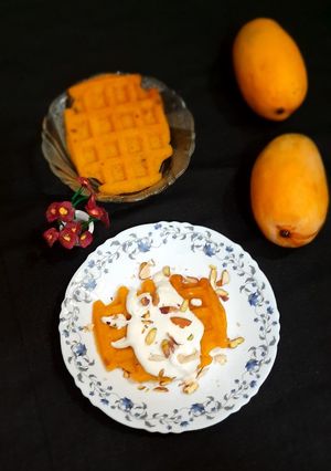 મેંગો વેફલ વીથ ક્રીમ (Mango Waffle With Cream Recipe In Gujarati) રેસીપી મુખ્ય ફોટો