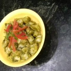 A picture of Chutney aloo chat.