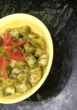 A picture of Chutney aloo chat.