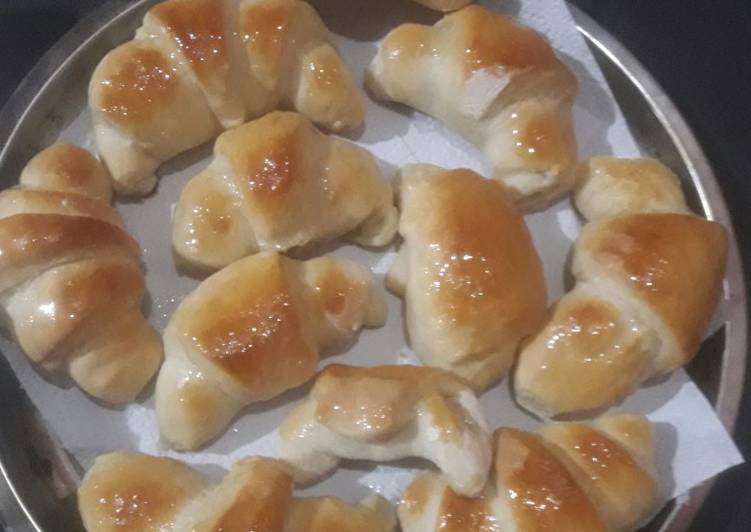 Medialunas caseritas con almíbar!!!🤗🤗🤗