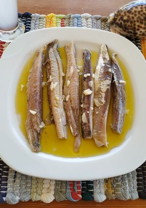 Φωτογραφία της συνταγής Ουζομεζές με φρίσσες και σκόρδο🐟🐟