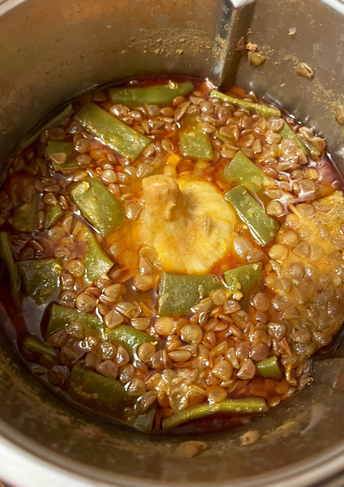 Una foto de Lentejas otoñales en thermomix para usar todo de la nevera