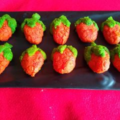 A picture of Strawberry sandesh.