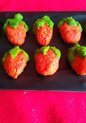 A picture of Strawberry sandesh.