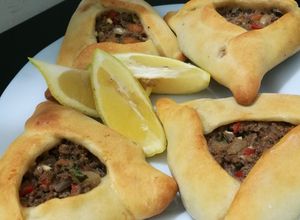 Una foto de Fatay o empanadas árabes