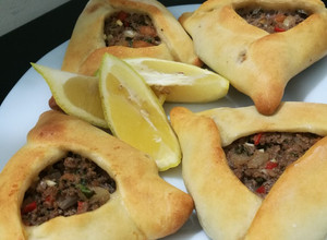 Una foto de Fatay o empanadas árabes