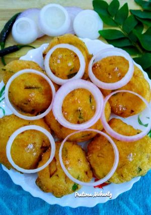 A picture of Urad Dal Vada.
