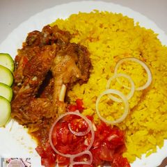 A picture of Turmeric rice served with chicken.